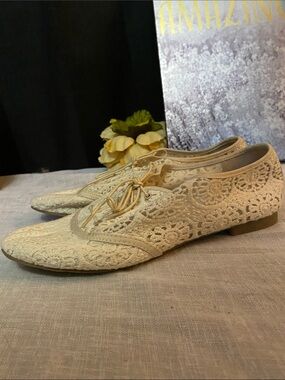 LOWER EAST SIDE SZ 9 Cream Lace Crochet Oxford Flats